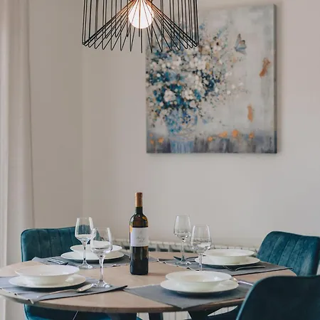 2 Bedroom Lovely In *