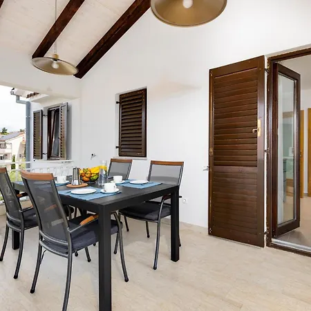 2 Bedroom Lovely In *