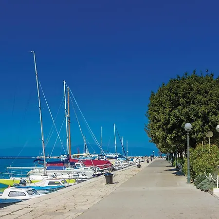 2 Bedroom Lovely In Malinska