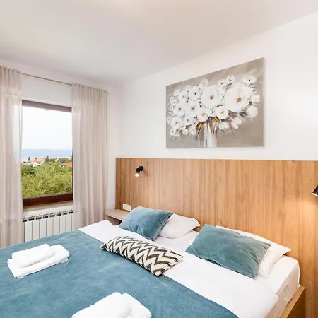 Stunning Apartment In Malinska