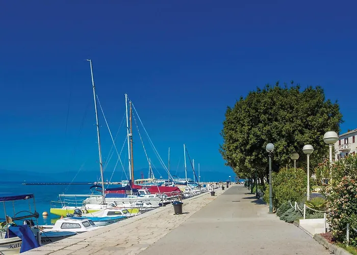 2 Bedroom Lovely In Malinska