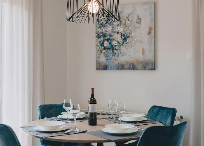 2 Bedroom Lovely In *