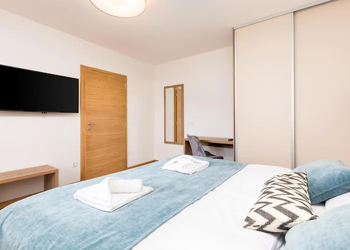 Apartment 2 Bedroom Lovely In