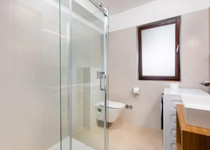 Apartment 2 Bedroom Lovely In *