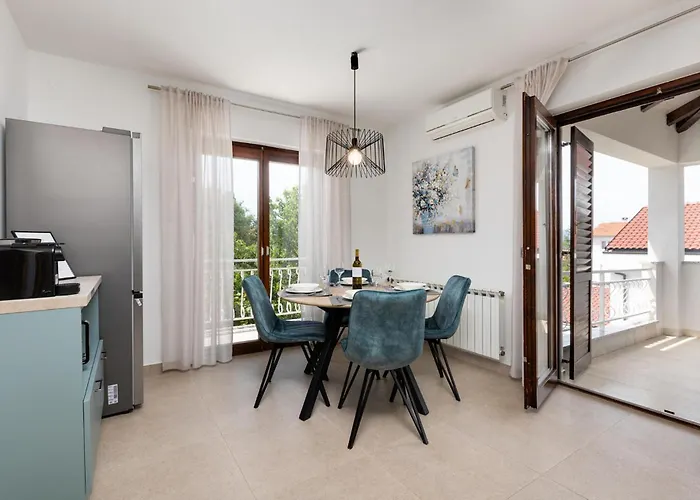 Διαμέρισμα 2 Bedroom Lovely In Malinska