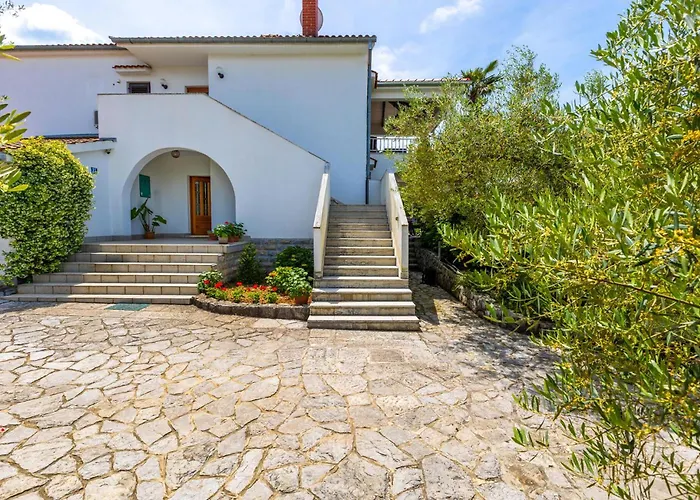 2 Bedroom Lovely In