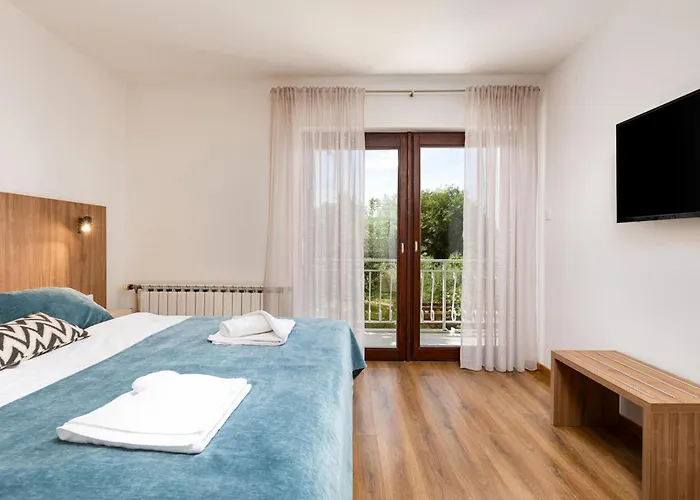 2 Bedroom Lovely In * Malinska