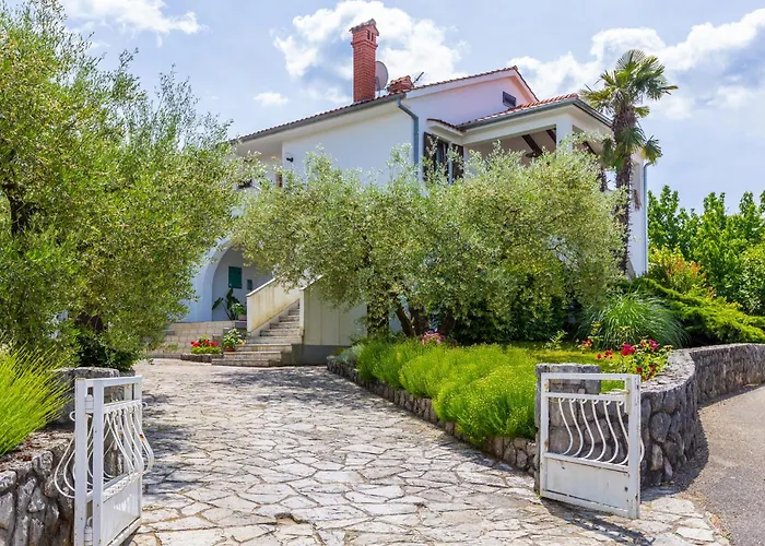 2 Bedroom Lovely In Malinska